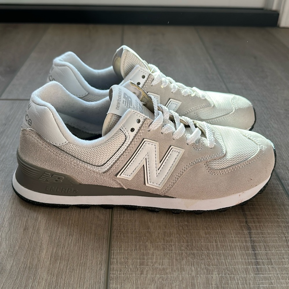 New Balance 574 Women’s Running Shoes - 7.5/ Grey & White